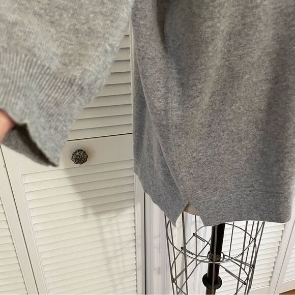 HANIA NEW YORK Cashmere Marley V-Neck Sweater in Grey - Picture 5 of 5